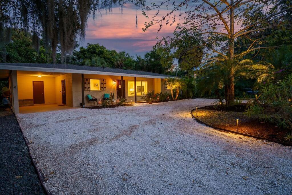 Beautiful Glam Mid-Century 1 Block From Sarasota Bay With Firepit Villa ภายนอก รูปภาพ