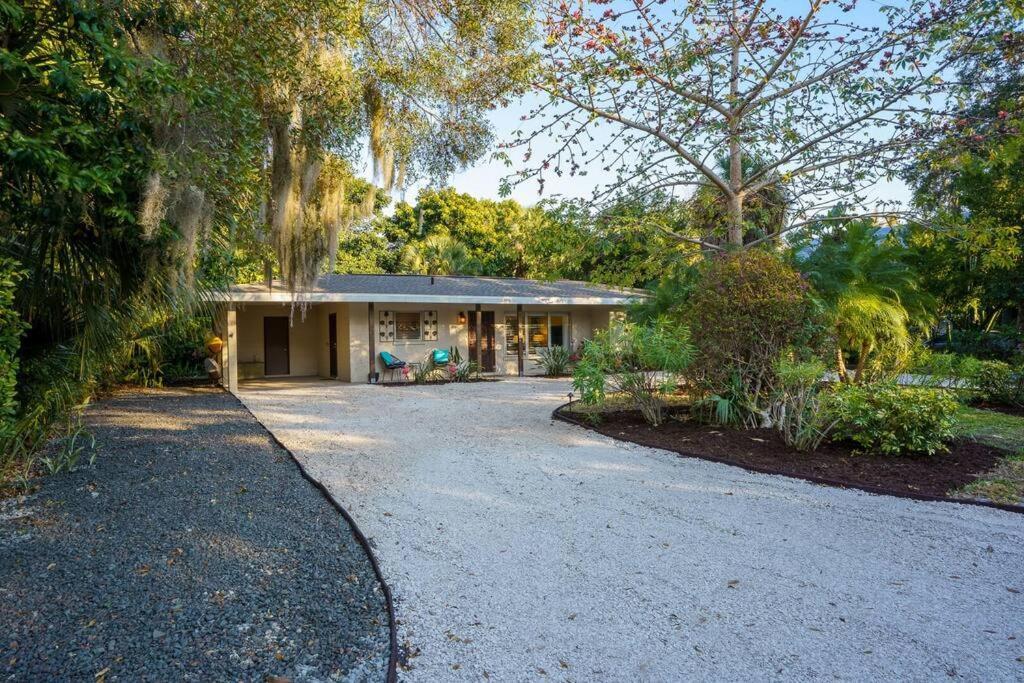 Beautiful Glam Mid-Century 1 Block From Sarasota Bay With Firepit Villa ภายนอก รูปภาพ