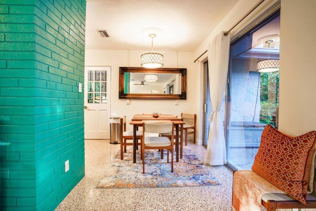 Beautiful Glam Mid-Century 1 Block From Sarasota Bay With Firepit Villa ภายนอก รูปภาพ