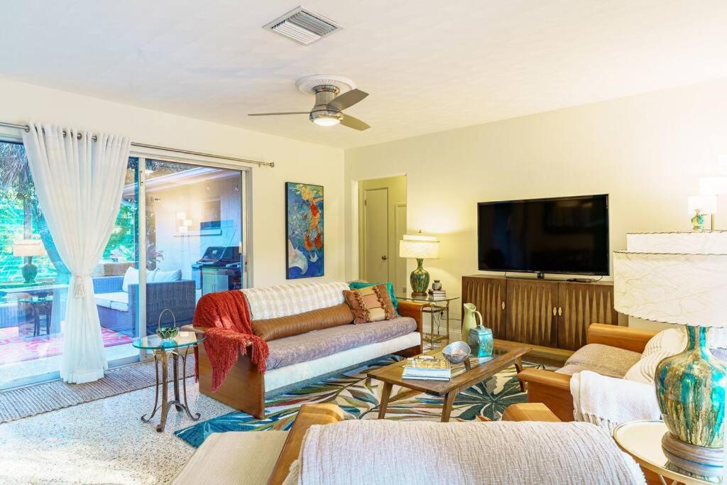 Beautiful Glam Mid-Century 1 Block From Sarasota Bay With Firepit Villa ภายนอก รูปภาพ